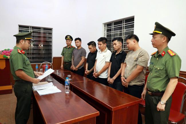 Khởi tố th&ecirc;m 5 bị can trong đường d&acirc;y tổ chức cho người nước ngo&agrave;i ở lại Việt Nam tr&aacute;i ph&eacute;p tại L&agrave;o Cai - Ảnh 1.
