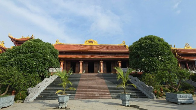 Khởi tố, bắt tạm giam người đ&aacute;nh 5 ch&uacute; tiểu tại ch&ugrave;a Bầu Phật Quang Tự ở Ph&uacute; Thọ - Ảnh 1.