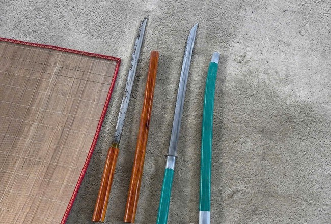 Ba thiếu ni&ecirc;n Cao Bằng d&ugrave;ng kiếm, gậy kim loại g&acirc;y &aacute;n tr&ecirc;n Quốc lộ 279 - Ảnh 2.