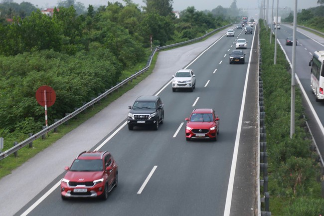Hai ng&agrave;y, 2 vụ tai nạn li&ecirc;n ho&agrave;n tr&ecirc;n cao tốc do kh&ocirc;ng giữ khoảng c&aacute;ch - Ảnh 2.