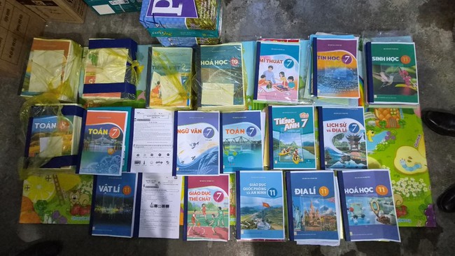 Ph&aacute;t hiện h&agrave;ng loạt s&aacute;ch gi&aacute;o khoa in A4 tại cơ sở photocopy ở Ninh B&igrave;nh - Ảnh 2.