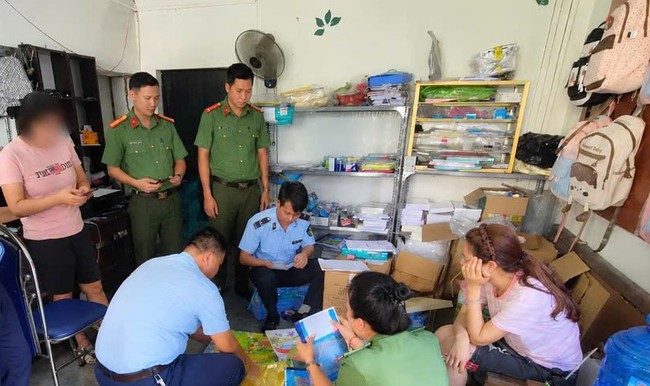 Ph&aacute;t hiện h&agrave;ng loạt s&aacute;ch gi&aacute;o khoa in A4 tại cơ sở photocopy ở Ninh B&igrave;nh - Ảnh 1.