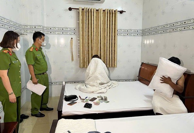 Cao Bằng: M&ocirc;i giới mại d&acirc;m qua mạng x&atilde; hội, gi&aacute; mỗi lần l&ecirc;n tới 15 triệu đồng - Ảnh 1.