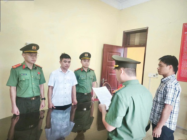 Cựu Ph&oacute; Viện trưởng Trường Đại học Trưng Vương bị bắt trong vụ thu gần 3 tỷ đồng của th&iacute; sinh - Ảnh 1.