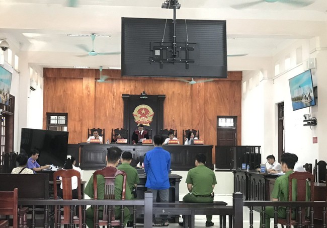 Xua đuổi t&agrave;u khai th&aacute;c c&aacute;t, nổ s&uacute;ng khiến một người tử vong, nam thanh ni&ecirc;n ở Th&aacute;i Nguy&ecirc;n lĩnh 14 năm t&ugrave; - Ảnh 1.