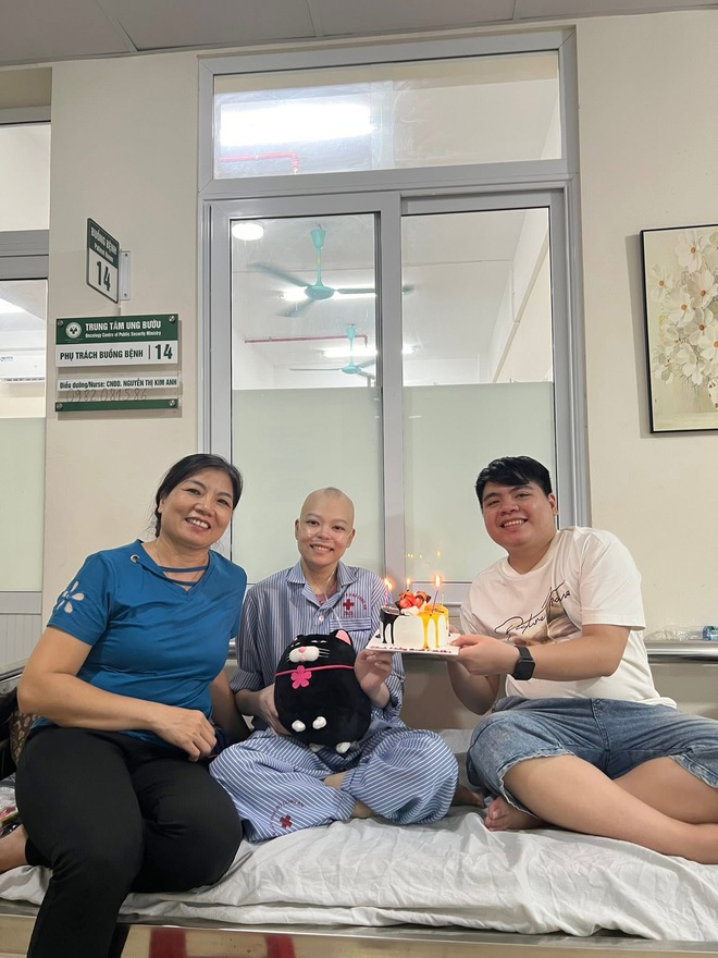 Người mẹ 32 tuổi bị ung thư vú giai đoạn cuối: Hồi chuông cảnh tỉnh cho phụ nữ trẻ- Ảnh 2. Người mẹ 32 tuổi bị ung thư vú giai đoạn cuối: Hồi chuông cảnh tỉnh cho phụ nữ trẻ- Ảnh 2.
