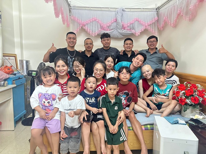 Người mẹ 32 tuổi bị ung thư vú giai đoạn cuối: Hồi chuông cảnh tỉnh cho phụ nữ trẻ- Ảnh 1. Người mẹ 32 tuổi bị ung thư vú giai đoạn cuối: Hồi chuông cảnh tỉnh cho phụ nữ trẻ- Ảnh 1.