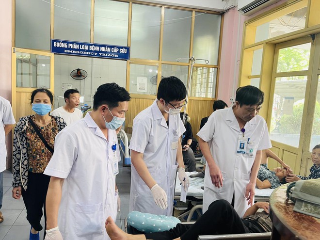BVĐK Hà Nam dốc sức cứu 18 nạn nhân vụ tai nạn liên hoàn trên cao tốc - Ảnh 1.