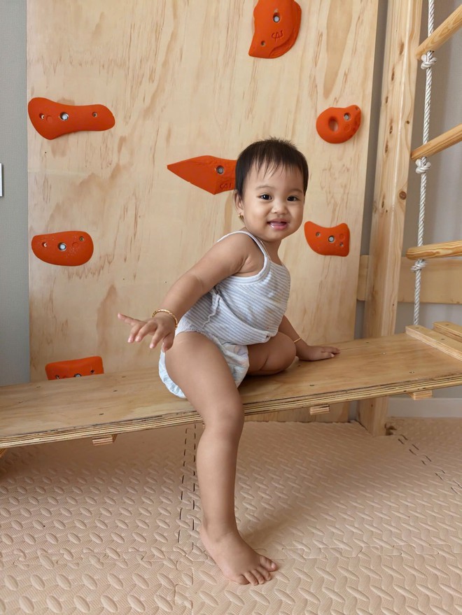 Con g&aacute;i H'Hen Ni&ecirc;cao 80 cm ở tuổi 1: N&eacute;t đẹp thừa hưởng từ bố mẹ - Ảnh 3.