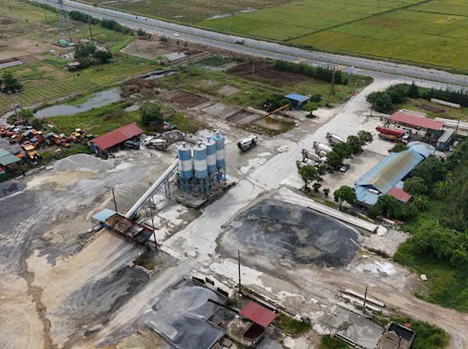 Tình trạng bến bãi và trạm trộn ven sông Ninh Cơ tại Ninh Bình năm 2026 - Ảnh 6.