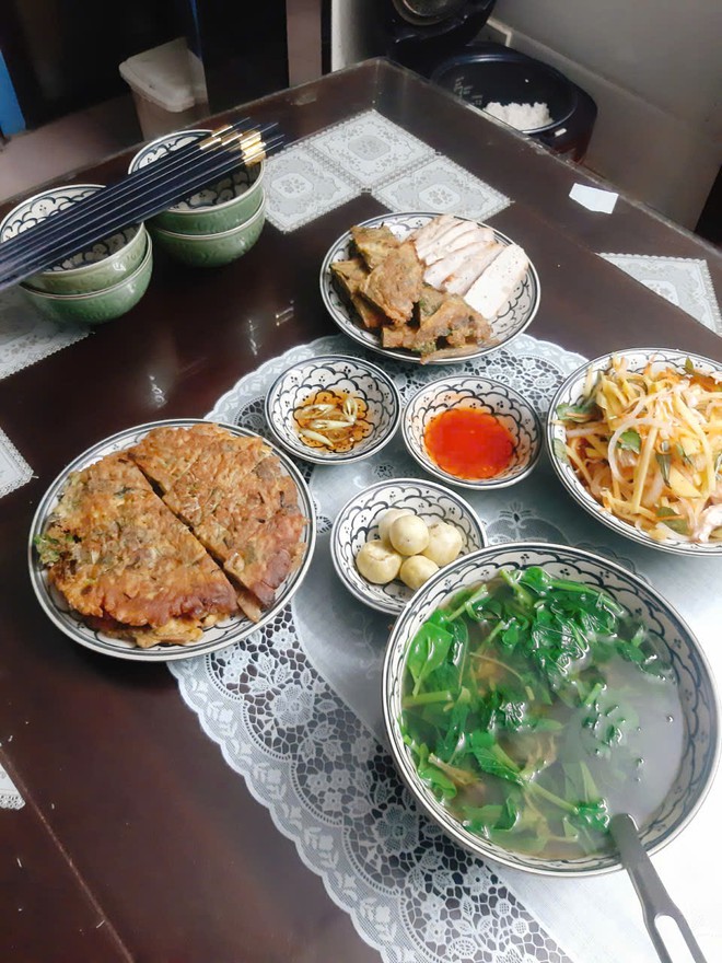 M&acirc;m cơm gia đ&igrave;nh 'chữa l&agrave;nh' nấu trong 30 ph&uacute;t v&agrave; c&acirc;u chuyện bất ngờ của người phụ nữ 55 tuổi ở H&agrave; Nội - Ảnh 3.