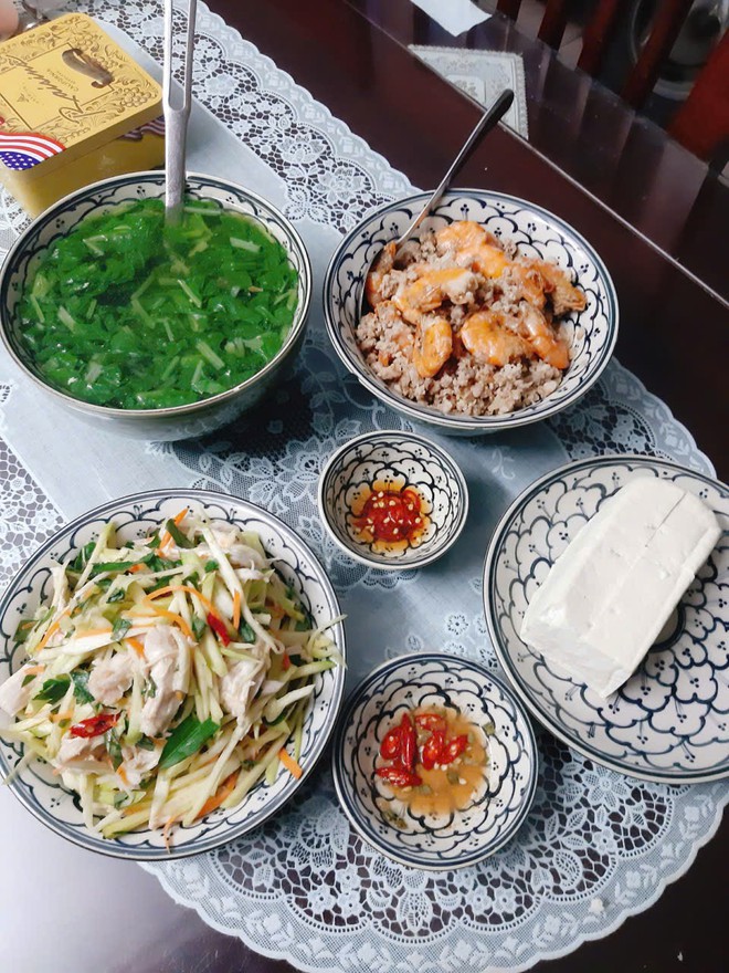 M&acirc;m cơm gia đ&igrave;nh 'chữa l&agrave;nh' nấu trong 30 ph&uacute;t v&agrave; c&acirc;u chuyện bất ngờ của người phụ nữ 55 tuổi ở H&agrave; Nội - Ảnh 8.