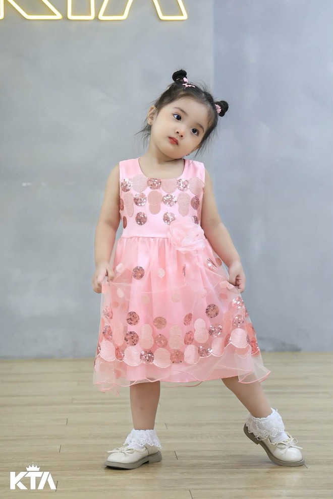 Lisa - con g&aacute;i Kh&aacute;nh Thi tập văn nghệ mừng ng&agrave;y Phụ nữ Việt Nam si&ecirc;u đ&aacute;ng y&ecirc;u - Ảnh 2.