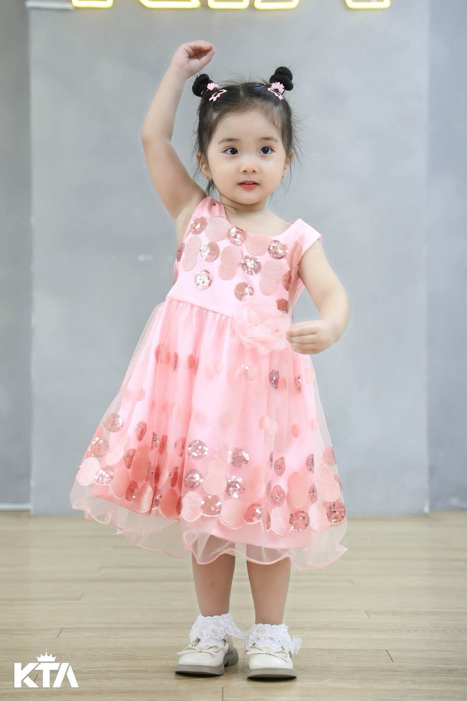 Lisa - con g&aacute;i Kh&aacute;nh Thi tập văn nghệ mừng ng&agrave;y Phụ nữ Việt Nam si&ecirc;u đ&aacute;ng y&ecirc;u - Ảnh 4.