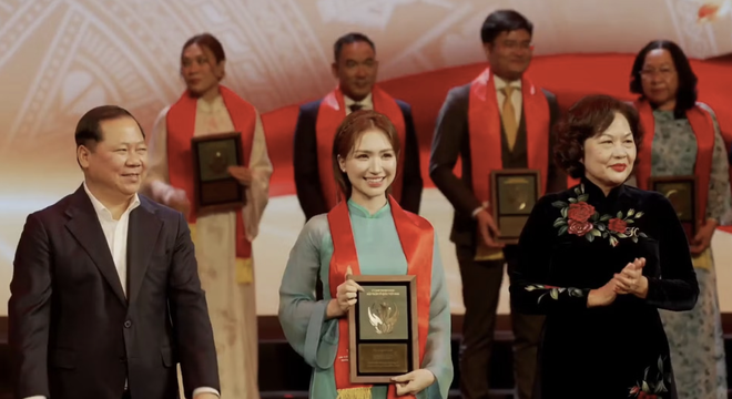 Mỹ T&acirc;m vinh danh V&igrave; những đ&oacute;ng g&oacute;p cho cộng đồng trong sự kiện 2026 - Ảnh 4.