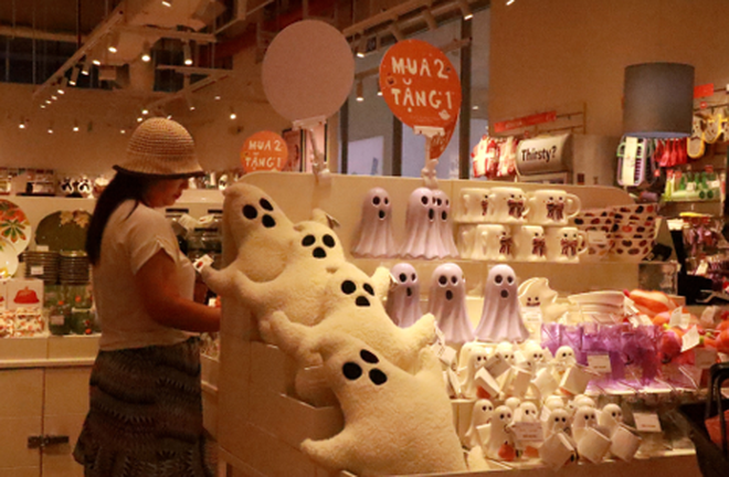 Sắc m&agrave;u Halloween xuất hiện sớm tại c&aacute;c cửa h&agrave;ng đồ chơi, qu&agrave; tặng ở H&agrave; Nội - Ảnh 10.