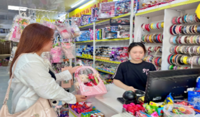Thị trường 'hoa kh&ocirc;ng h&eacute;o' dịp 20/10: Sức h&uacute;t từ những m&oacute;n qu&agrave; lưu giữ l&acirc;u d&agrave;i - Ảnh 5.