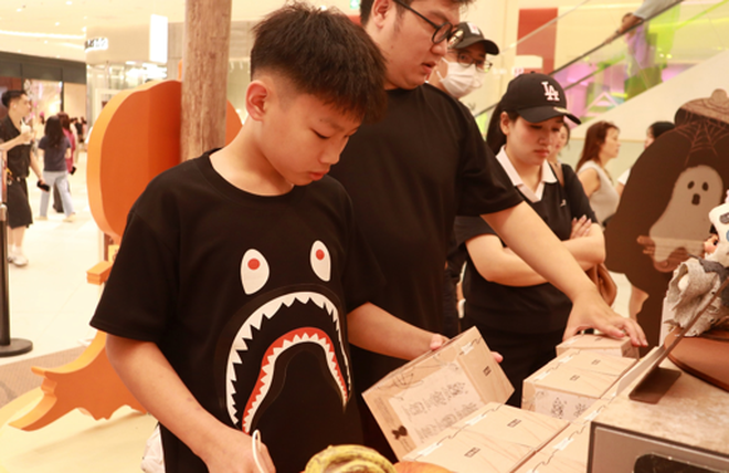 Sắc m&agrave;u Halloween xuất hiện sớm tại c&aacute;c cửa h&agrave;ng đồ chơi, qu&agrave; tặng ở H&agrave; Nội - Ảnh 6.