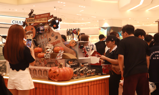 Sắc m&agrave;u Halloween xuất hiện sớm tại c&aacute;c cửa h&agrave;ng đồ chơi, qu&agrave; tặng ở H&agrave; Nội - Ảnh 7.