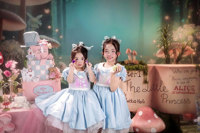 Con gái nhà Khánh Thi - Phan Hiển: Anna ra dáng chị cả, Lisa 3 tuổi đáng yêu như em bé bánh bao - Ảnh 2.