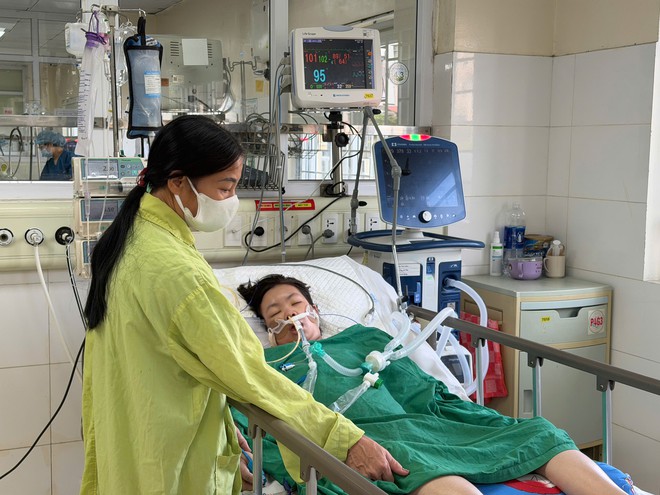MS 1120: X&oacute;t xa cảnh mẹ nguy kịch trong viện, hai con nhỏ mong ng&oacute;ng mẹ về - Ảnh 3.