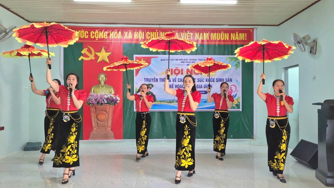 Phụ nữ Bộ đội Bi&ecirc;n ph&ograve;ng Quảng Trị mang kiến thức chăm s&oacute;c sức khỏe sinh sản đến v&ugrave;ng bi&ecirc;n - Ảnh 2.