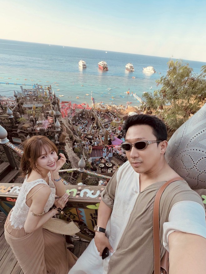 Hari Won hạnh ph&uacute;c b&ecirc;n Trấn Th&agrave;nh ở Ai Cập - Ảnh 1.
