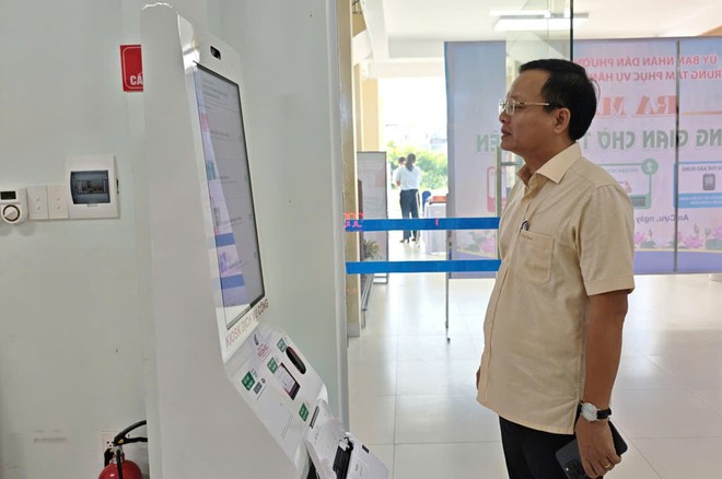 Phường ở Huế có không gian chờ đặc biệt, người dân đến làm thủ tục được mời cà phê miễn phí - Ảnh 3.