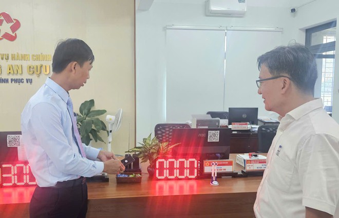 Phường ở Huế có không gian chờ đặc biệt, người dân đến làm thủ tục được mời cà phê miễn phí - Ảnh 4.
