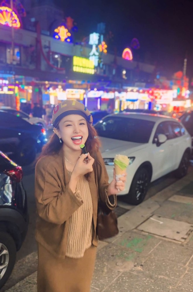 V&acirc;n Hugo v&agrave; chồng doanh nh&acirc;n 'h&acirc;m n&oacute;ng' t&igrave;nh y&ecirc;u ở &Uacute;c - Ảnh 9.