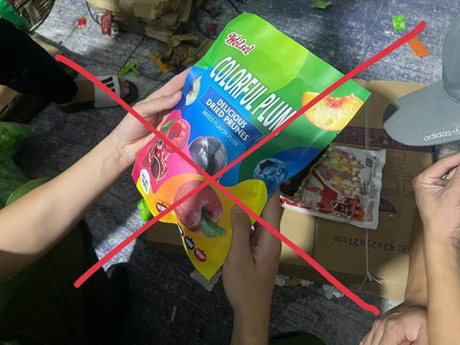 H&agrave; Nội khởi tố chủ cơ sở sản xuất b&aacute;nh kẹo giả mạo xuất xứ nước ng&ograve;ai - Ảnh 2.