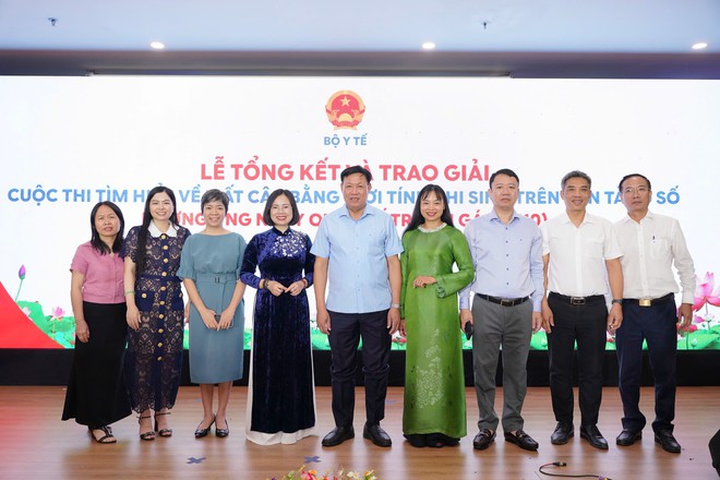 Thứ trưởng Bộ Y tế: Tăng cường kiểm so&aacute;t lựa chọn giới t&iacute;nh thai nhi, giảm thiểu mất c&acirc;n bằng giới t&iacute;nh khi sinh - Ảnh 10.