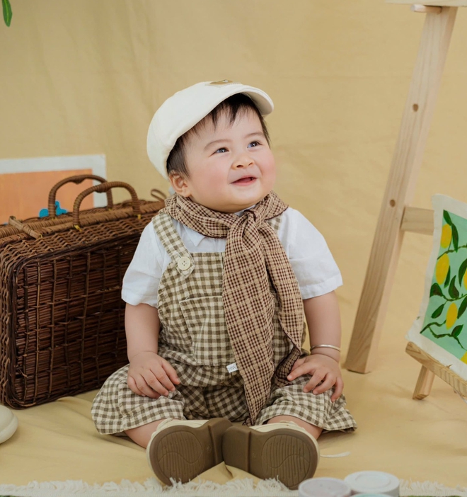 Con trai Ngọc H&acirc;n 10 th&aacute;ng tuổi g&acirc;y ch&uacute; &yacute; - Ảnh 1.