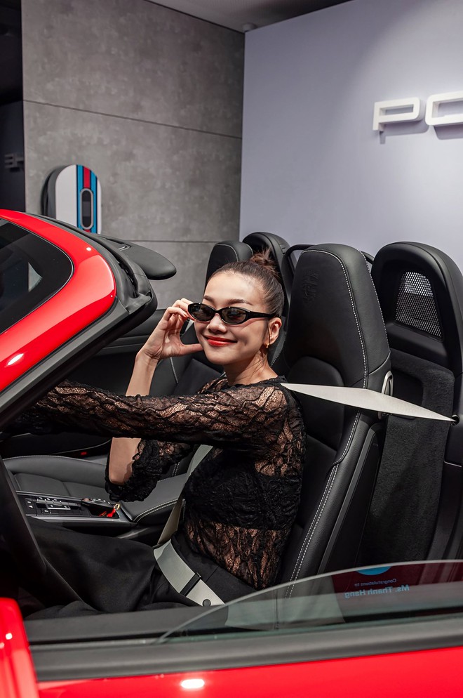 Si&ecirc;u mẫu Thanh Hằng tậu Porsche gần 5 tỷ đồng mừng sinh nhật độc đ&aacute;o - Ảnh 5.