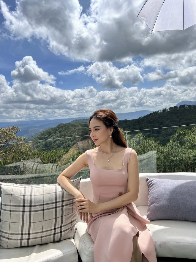 Tin sao ng&agrave;y 11/6: Phương Oanh khoe nhan sắc rực rỡ, Hồng Đăng c&ugrave;ng gia đ&igrave;nh đi chơi xuy&ecirc;n Việt - Ảnh 4.