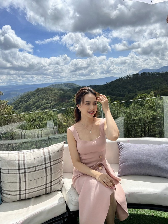 Tin sao ng&agrave;y 11/6: Phương Oanh khoe nhan sắc rực rỡ, Hồng Đăng c&ugrave;ng gia đ&igrave;nh đi chơi xuy&ecirc;n Việt - Ảnh 7.