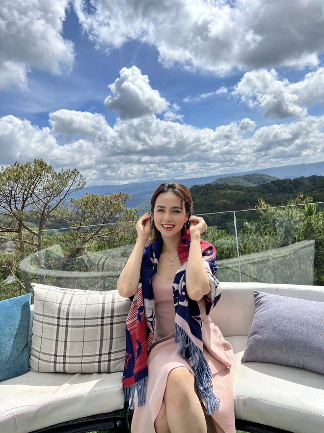Tin sao ng&agrave;y 11/6: Phương Oanh khoe nhan sắc rực rỡ, Hồng Đăng c&ugrave;ng gia đ&igrave;nh đi chơi xuy&ecirc;n Việt - Ảnh 6.