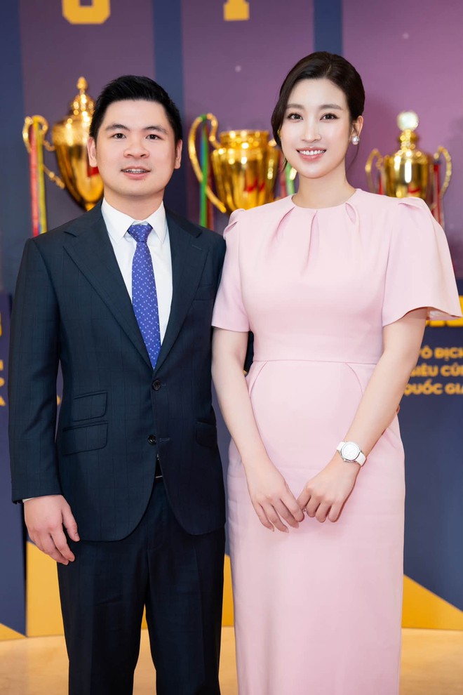 Diện mạo sau tin đồn sinh con của Hoa hậu Đỗ Mỹ Linh b&ecirc;n chồng Chủ tịch CLB b&oacute;ng đ&aacute; - Ảnh 2.