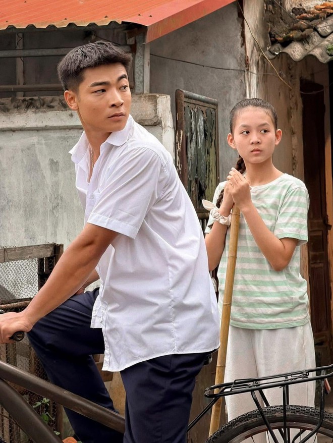 Con trai NSƯT V&otilde; H&ograve;ai Nam g&acirc;y sốt với vai ch&iacute;nh trong Ph&iacute;a b&ecirc;n kia th&agrave;nh phố - Ảnh 1.