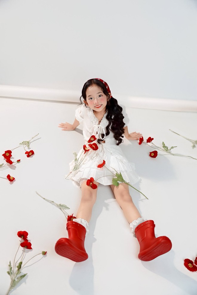 Con gái Khánh Thi tròn 8 tuổi biết yêu thương, nhường nhịn mọi người - Ảnh 8. Con gái Khánh Thi tròn 8 tuổi biết yêu thương, nhường nhịn mọi người - Ảnh 8.