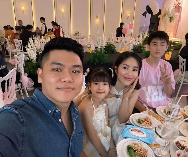 Lê Phương khoe ảnh bên chồng con, nói một câu thấm thía - Ảnh 1.