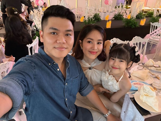Lê Phương khoe ảnh bên chồng con, nói một câu thấm thía - Ảnh 2.