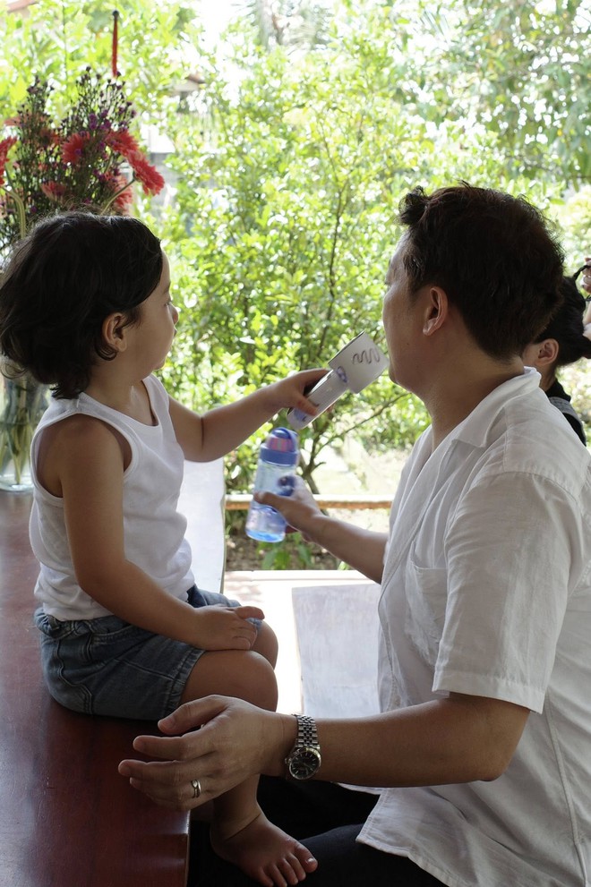 Khung cảnh đẹp như tranh của nhà Trường Giang - Nhã Phương, tuy nhiên lại giấu mặt em bé thứ 3 - Ảnh 5.