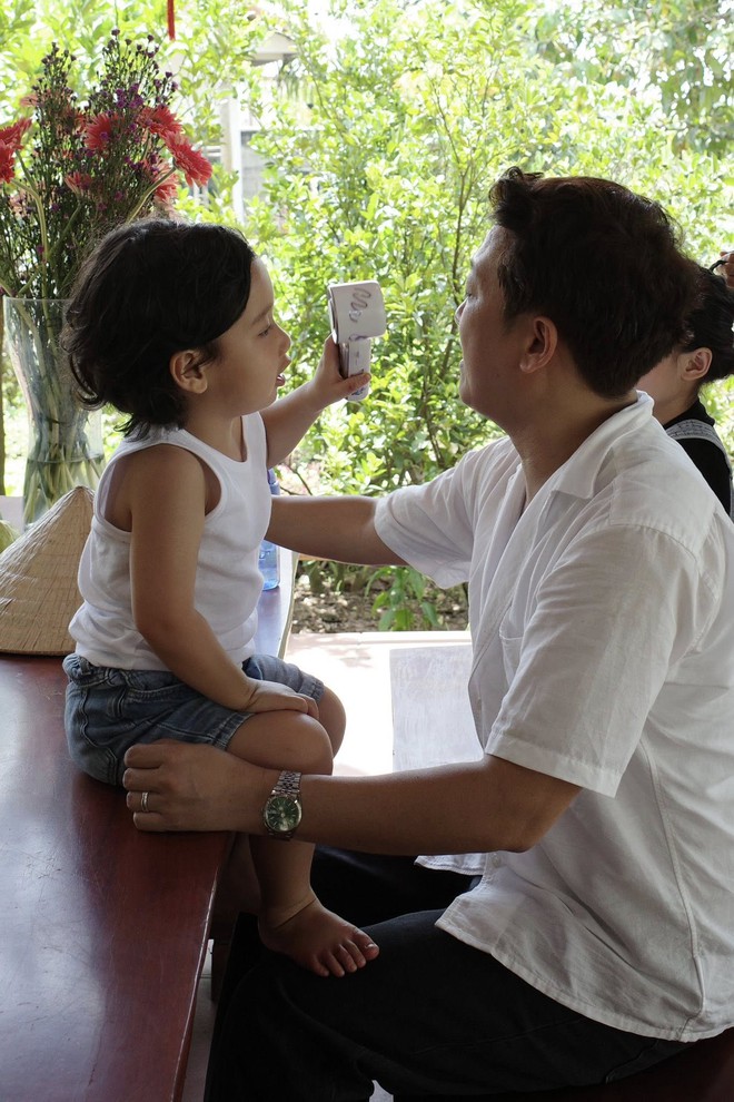 Khung cảnh đẹp như tranh của nhà Trường Giang - Nhã Phương, tuy nhiên lại giấu mặt em bé thứ 3 - Ảnh 6.