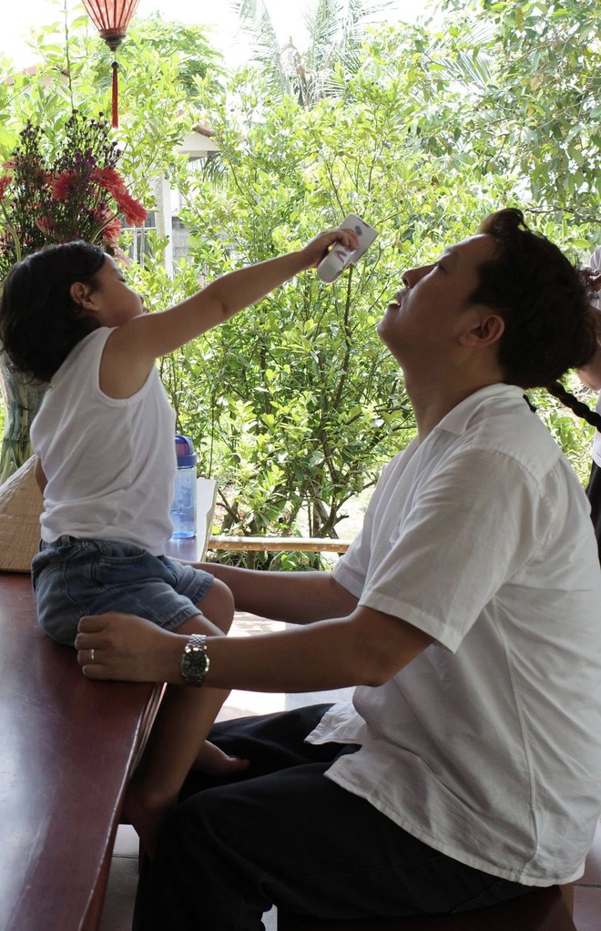 Khung cảnh đẹp như tranh của nhà Trường Giang - Nhã Phương, tuy nhiên lại giấu mặt em bé thứ 3 - Ảnh 8.