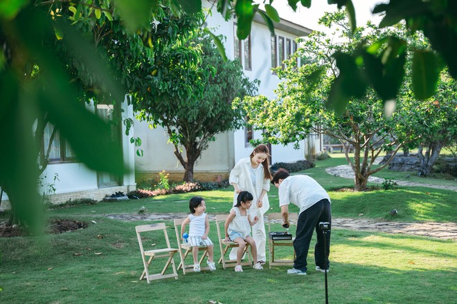 Khung cảnh đẹp như tranh của nhà Trường Giang - Nhã Phương, tuy nhiên lại giấu mặt em bé thứ 3 - Ảnh 4.