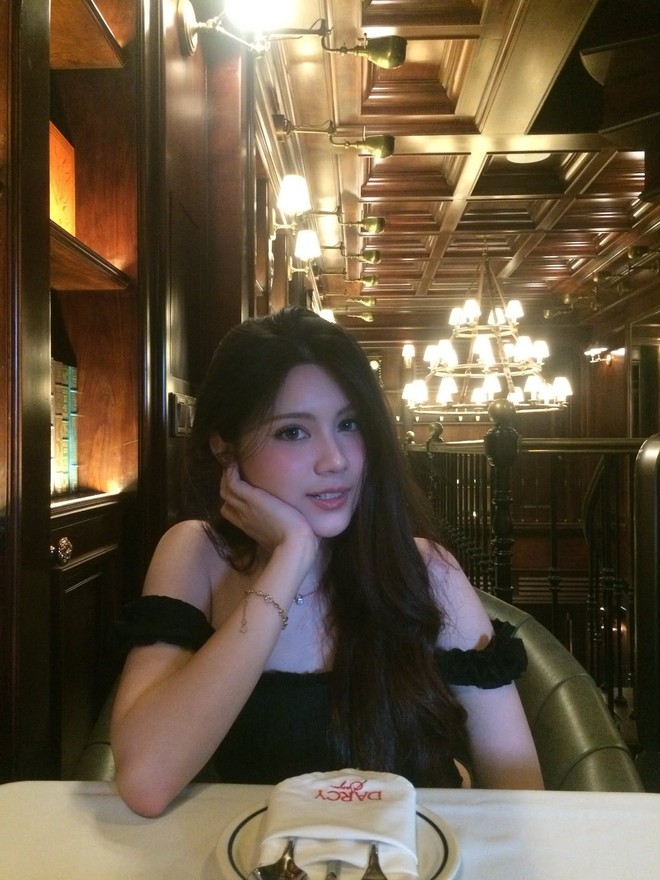 Tuổi 18 ngọt ngào của con gái út nhà MC Quyền Linh và vợ doanh nhân - Ảnh 1.