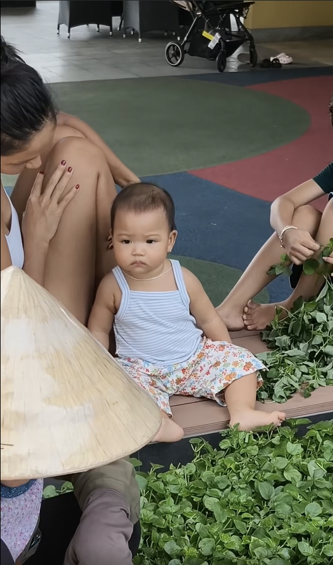 Con gái H'Hen Niê 'đốn tim' fan với ánh mắt tập trung, phong thái 'tiểu hoa hậu' - Ảnh 3.