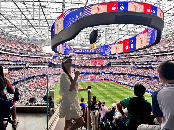 Mỹ Tâm và NSƯT Kiều Anh cổ vũ World Cup 2026 tại Mỹ - Ảnh 8. Mỹ Tâm và NSƯT Kiều Anh cổ vũ World Cup 2026 tại Mỹ - Ảnh 8.