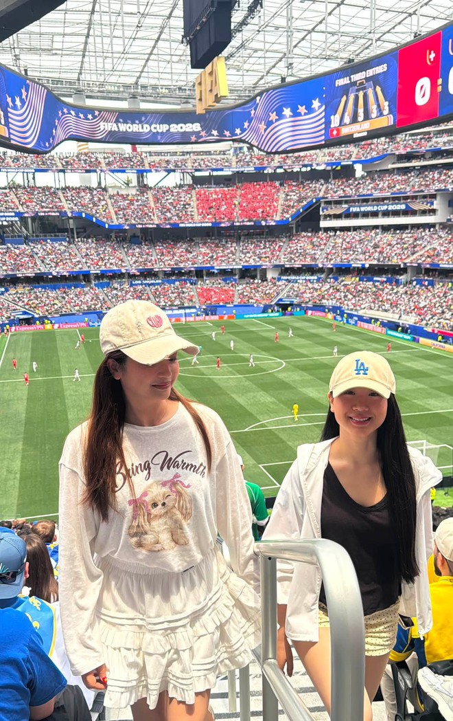 Mỹ Tâm và NSƯT Kiều Anh cổ vũ World Cup 2026 tại Mỹ - Ảnh 7. Mỹ Tâm và NSƯT Kiều Anh cổ vũ World Cup 2026 tại Mỹ - Ảnh 7.